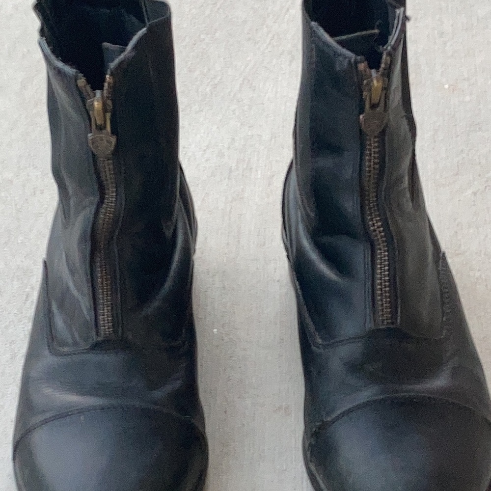 Ariat Paddock Boots —Size 7